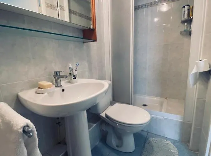 Pretty Flat 2mn From Beach